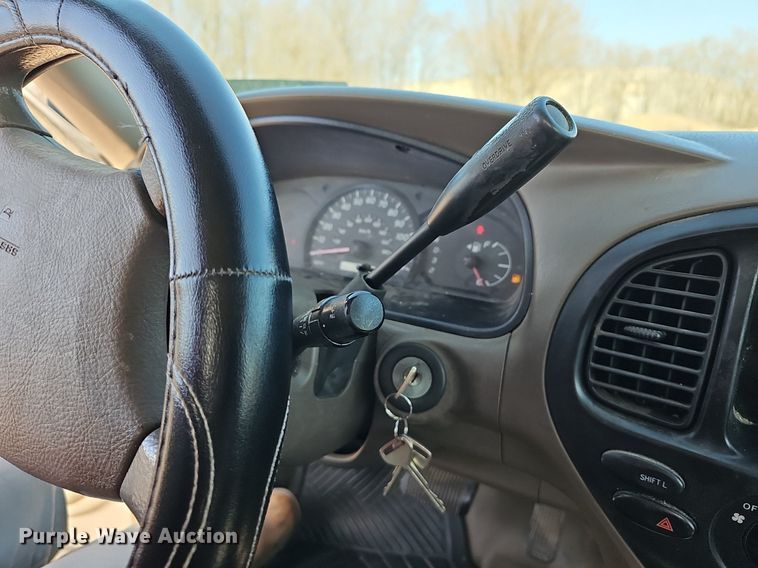 image for item DQ4372 2005 Toyota  Tundra pickup truck