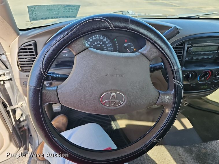 image for item DQ4372 2005 Toyota  Tundra pickup truck