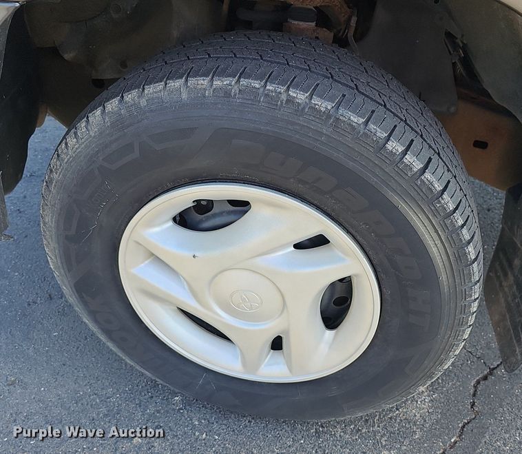 image for item DQ4372 2005 Toyota  Tundra pickup truck