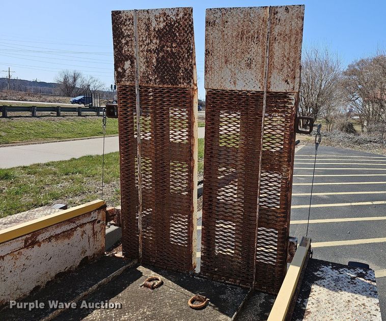 image for item DQ4373 1983 Mill equipment trailer