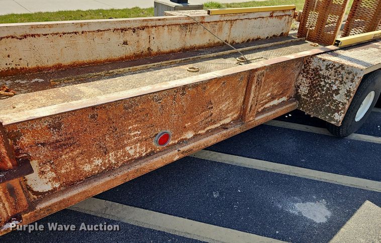 image for item DQ4373 1983 Mill equipment trailer