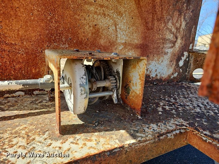 image for item DQ4373 1983 Mill equipment trailer