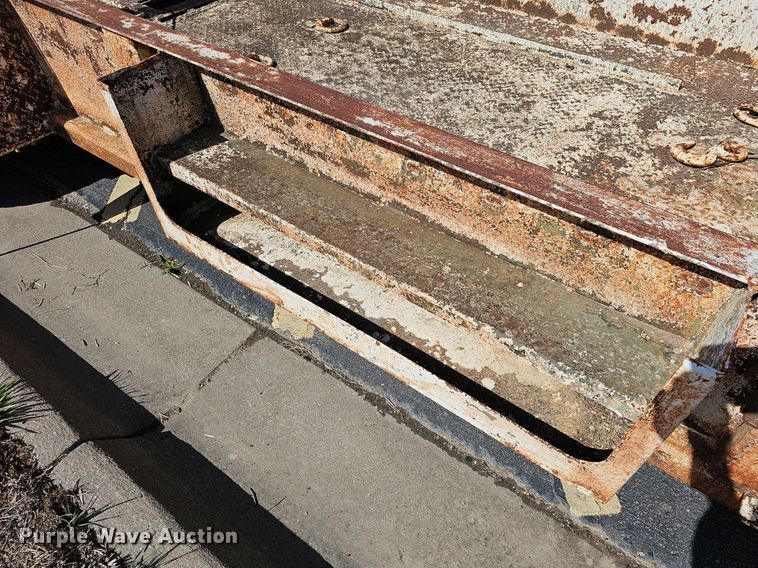 image for item DQ4373 1983 Mill equipment trailer