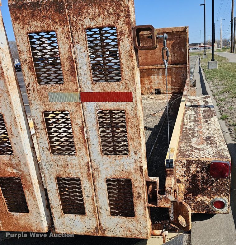 image for item DQ4373 1983 Mill equipment trailer