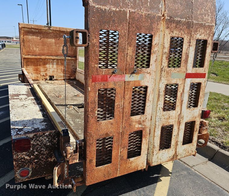 image for item DQ4373 1983 Mill equipment trailer