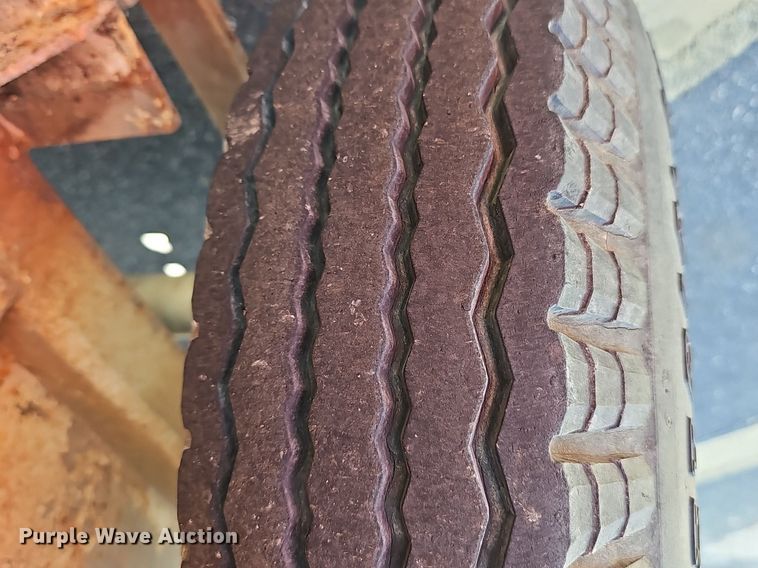 image for item DQ4373 1983 Mill equipment trailer