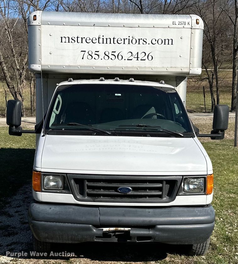 image for item DQ6416 2006 Ford E450 box truck