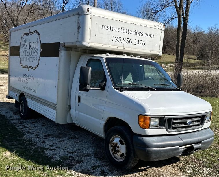 image for item DQ6416 2006 Ford E450 box truck