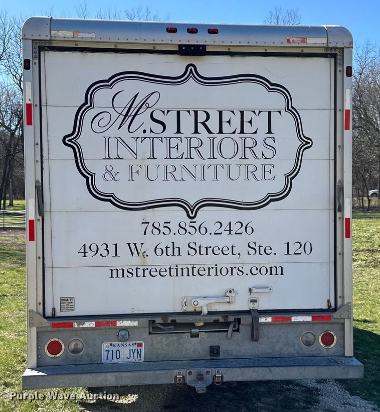 image for item DQ6416 2006 Ford E450 box truck