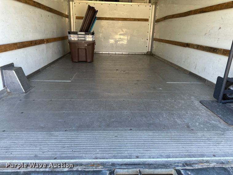 image for item DQ6416 2006 Ford E450 box truck