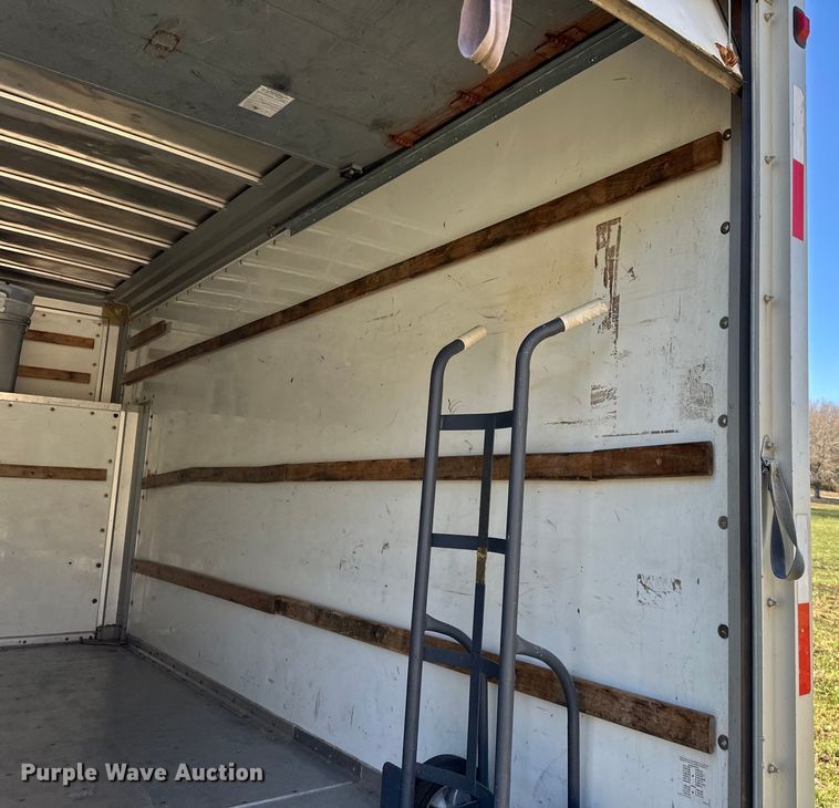 image for item DQ6416 2006 Ford E450 box truck