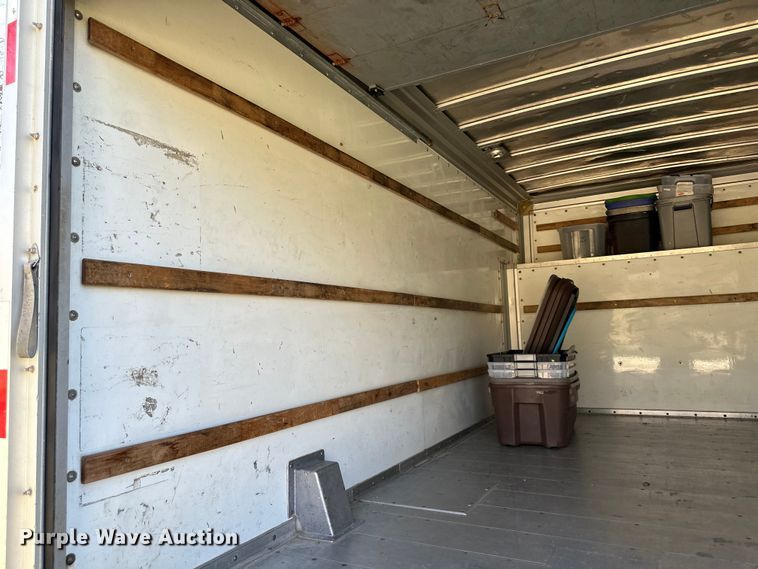 image for item DQ6416 2006 Ford E450 box truck