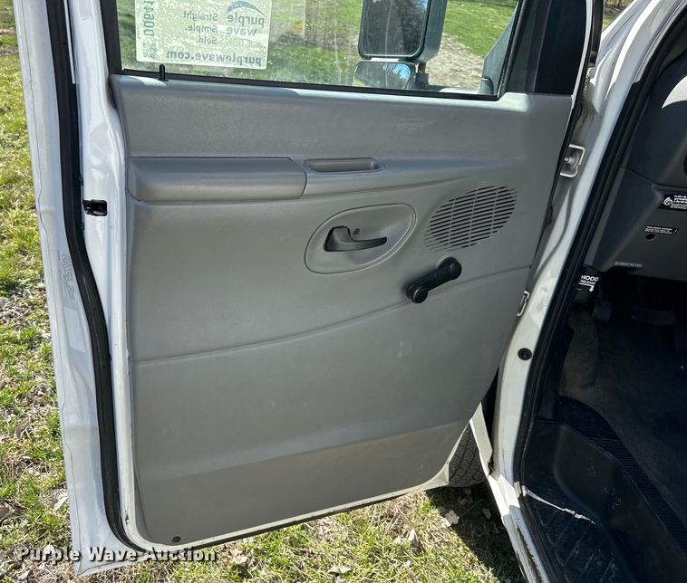 image for item DQ6416 2006 Ford E450 box truck