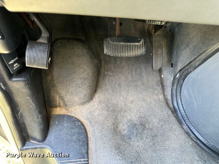 image for item DQ6416 2006 Ford E450 box truck