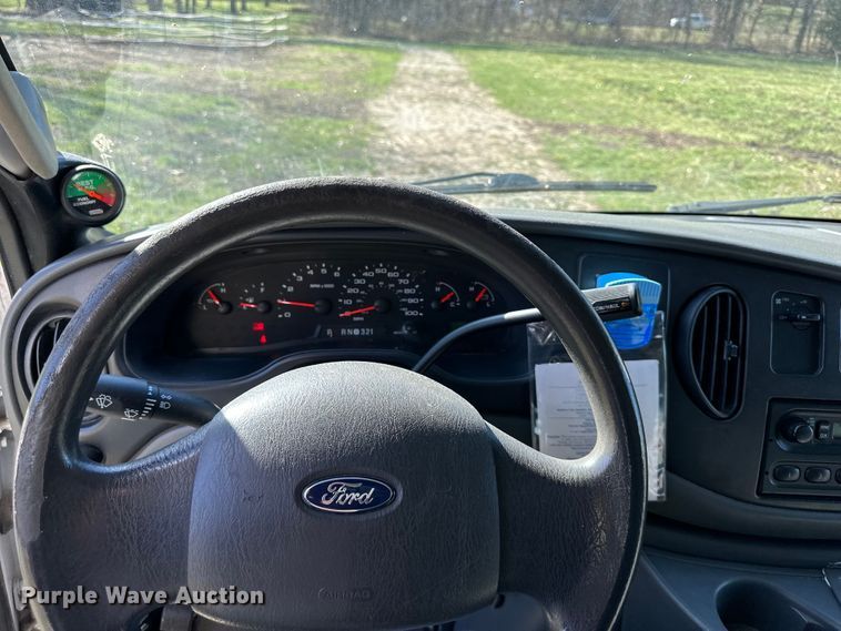 image for item DQ6416 2006 Ford E450 box truck