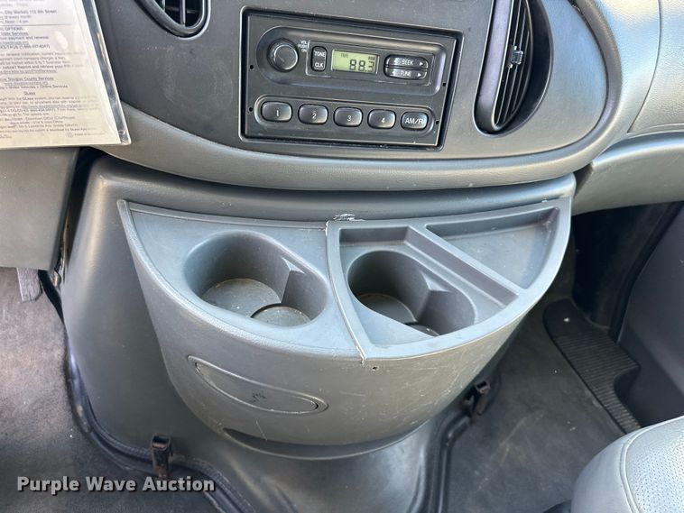 image for item DQ6416 2006 Ford E450 box truck