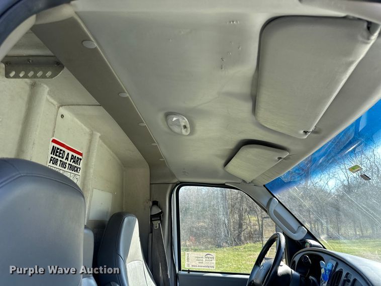 image for item DQ6416 2006 Ford E450 box truck