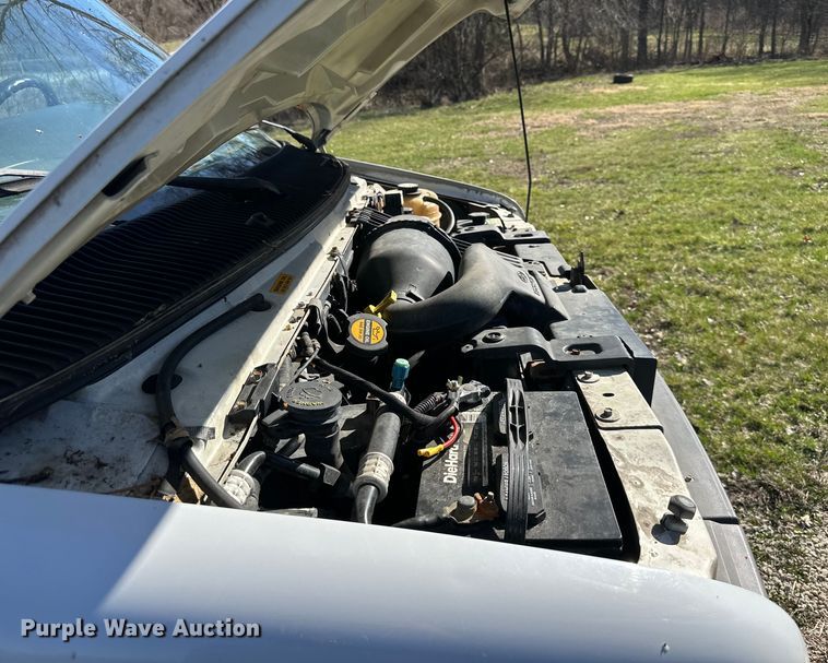 image for item DQ6416 2006 Ford E450 box truck