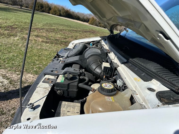 image for item DQ6416 2006 Ford E450 box truck