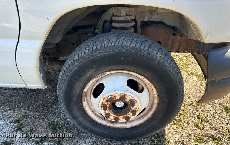 image for item DQ6416 2006 Ford E450 box truck