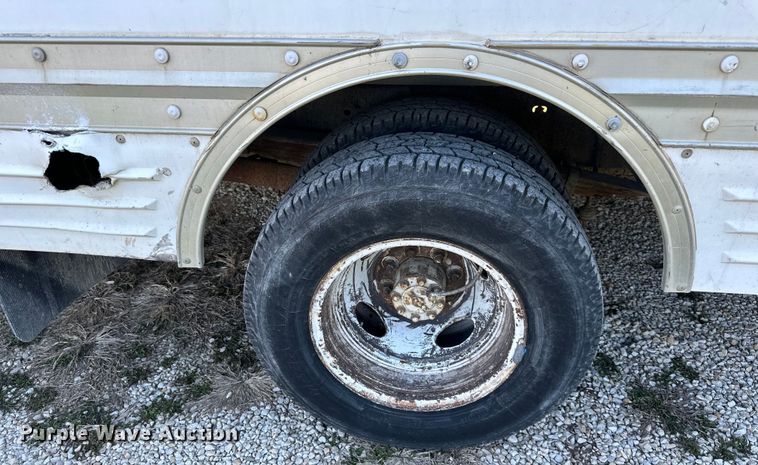 image for item DQ6416 2006 Ford E450 box truck