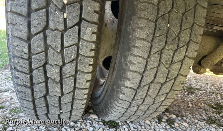 image for item DQ6416 2006 Ford E450 box truck