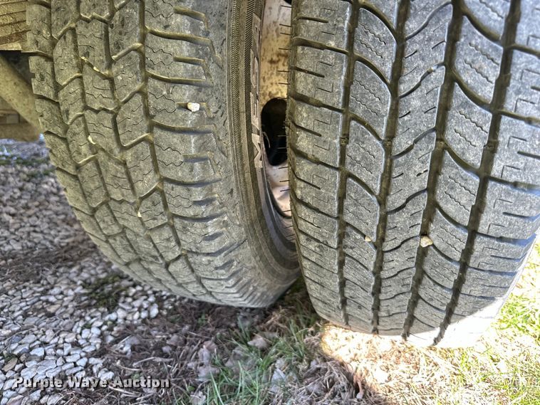 image for item DQ6416 2006 Ford E450 box truck