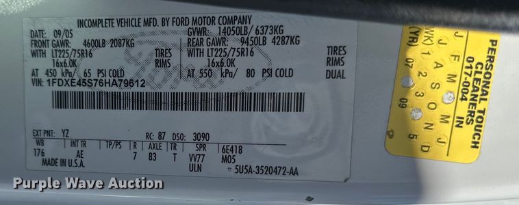 image for item DQ6416 2006 Ford E450 box truck