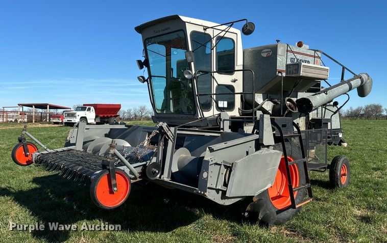 image for item DQ6752 Gleaner G combine