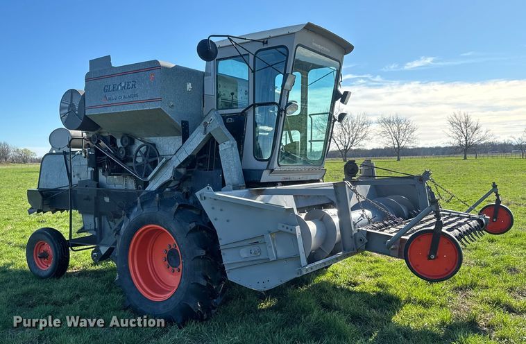 image for item DQ6752 Gleaner G combine