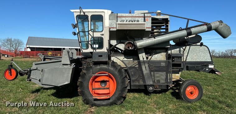image for item DQ6752 Gleaner G combine