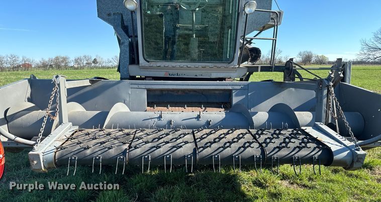 image for item DQ6752 Gleaner G combine