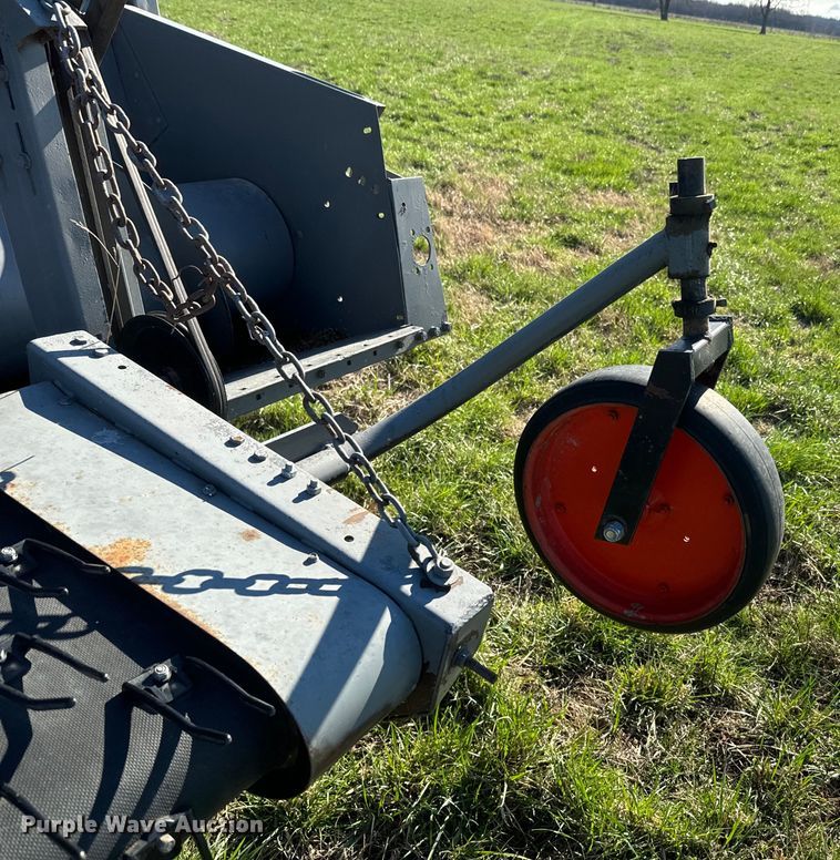 image for item DQ6752 Gleaner G combine