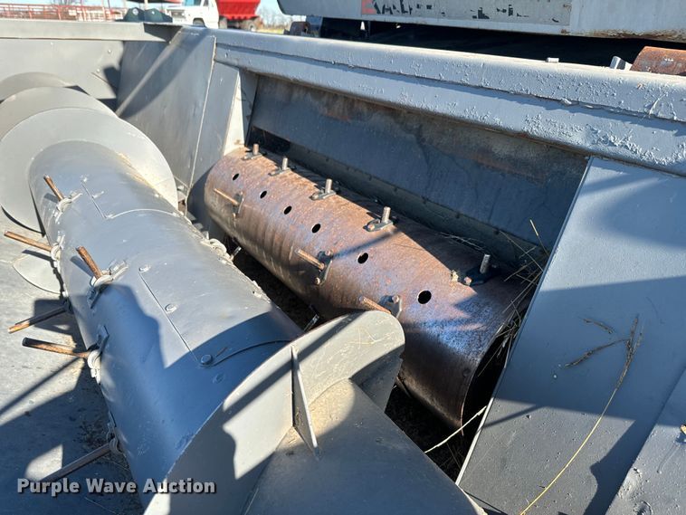 image for item DQ6752 Gleaner G combine