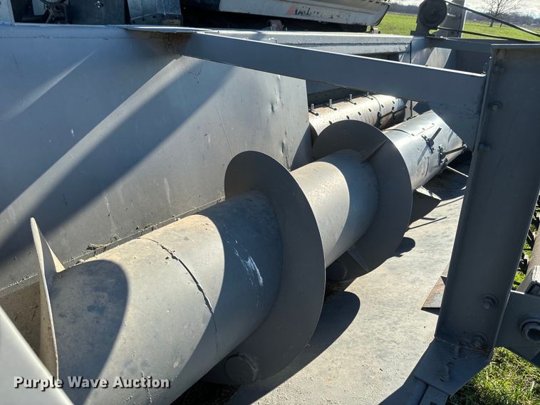 image for item DQ6752 Gleaner G combine