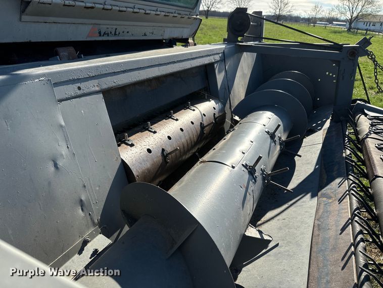 image for item DQ6752 Gleaner G combine