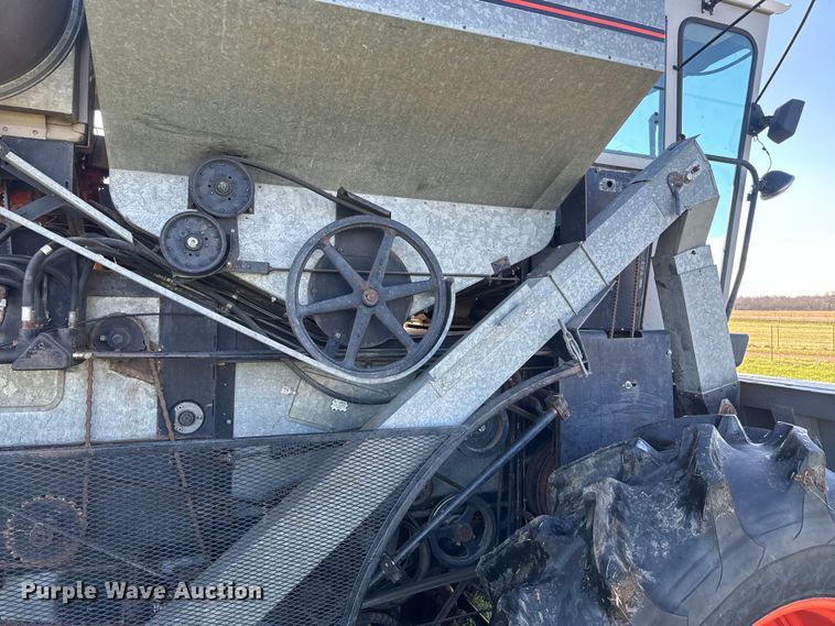image for item DQ6752 Gleaner G combine
