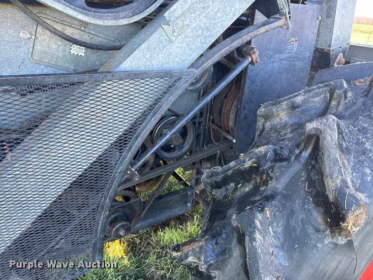 image for item DQ6752 Gleaner G combine