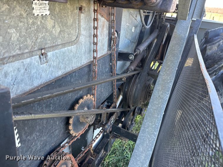image for item DQ6752 Gleaner G combine