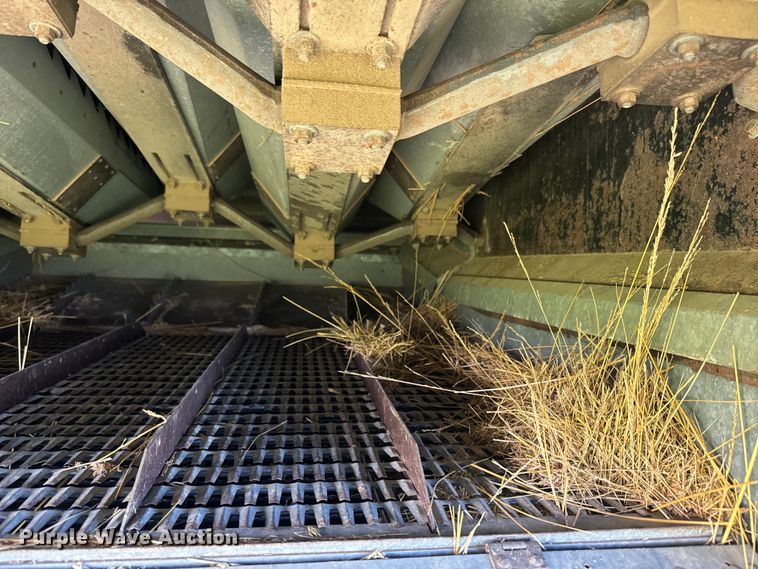 image for item DQ6752 Gleaner G combine