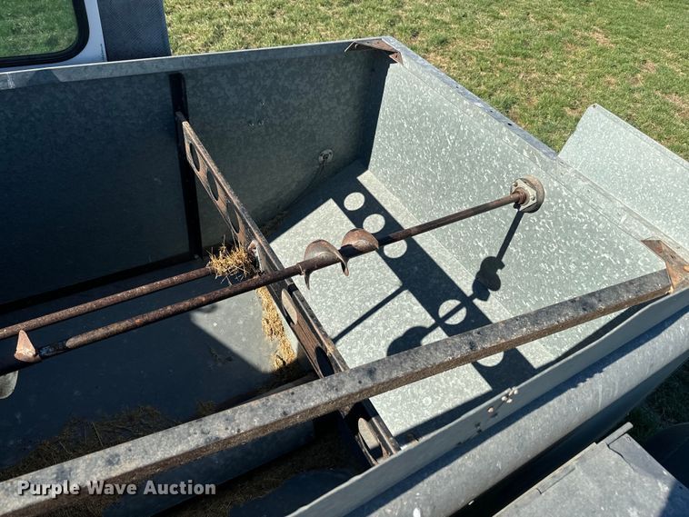 image for item DQ6752 Gleaner G combine