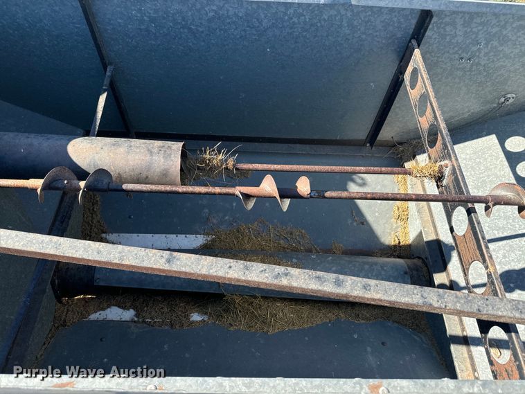 image for item DQ6752 Gleaner G combine