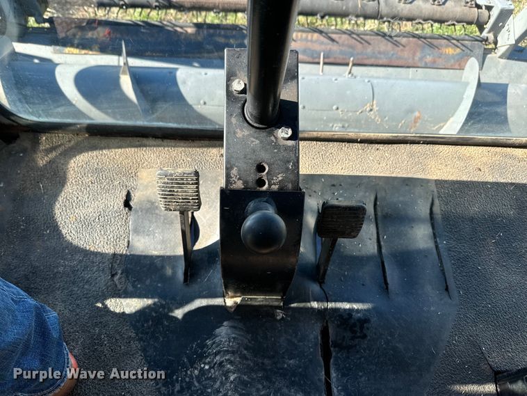 image for item DQ6752 Gleaner G combine