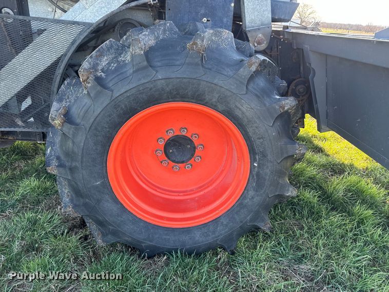 image for item DQ6752 Gleaner G combine