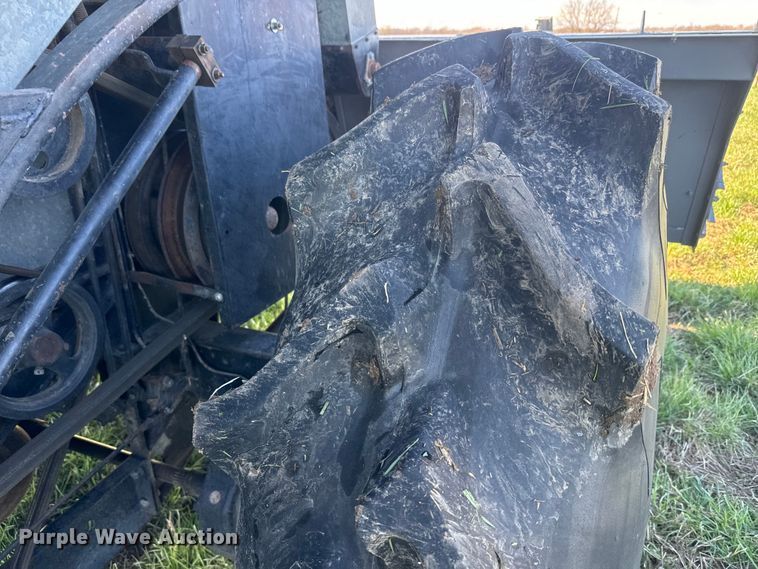 image for item DQ6752 Gleaner G combine