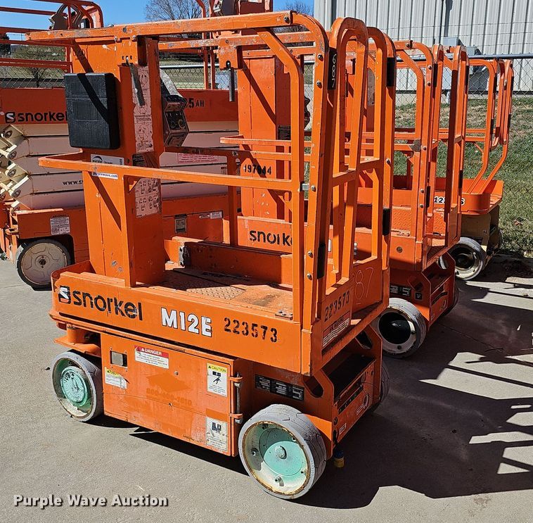 image for item DQ8609 (3) vertical lifts