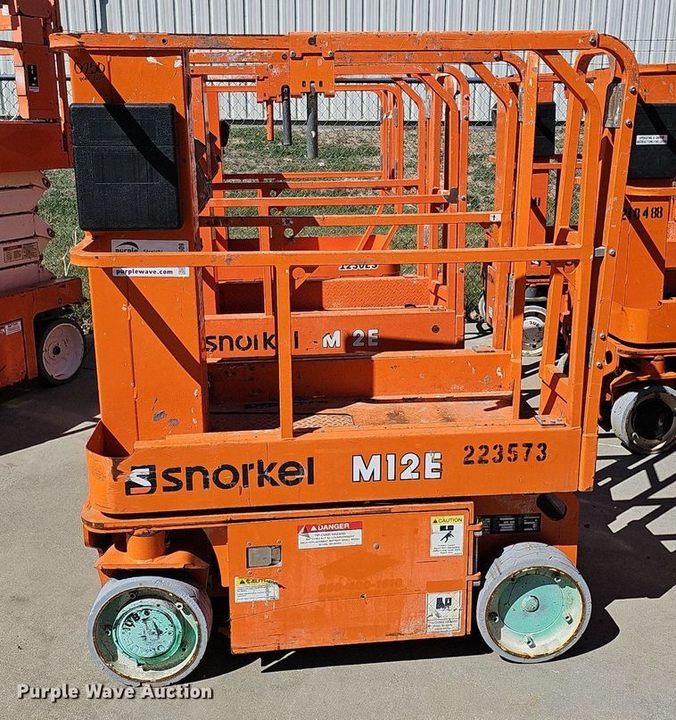 image for item DQ8609 (3) vertical lifts