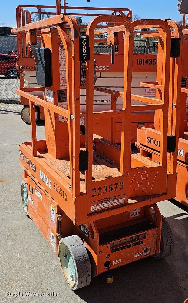 image for item DQ8609 (3) vertical lifts