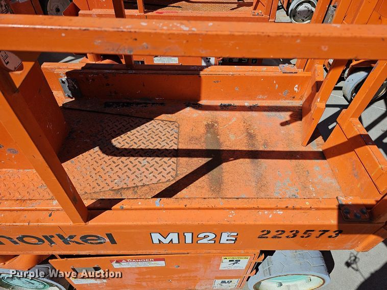 image for item DQ8609 (3) vertical lifts