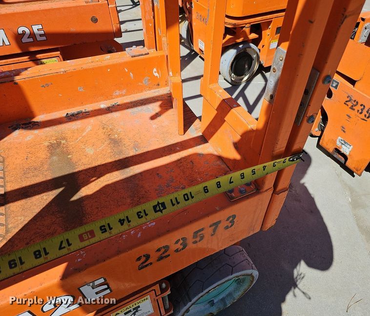 image for item DQ8609 (3) vertical lifts